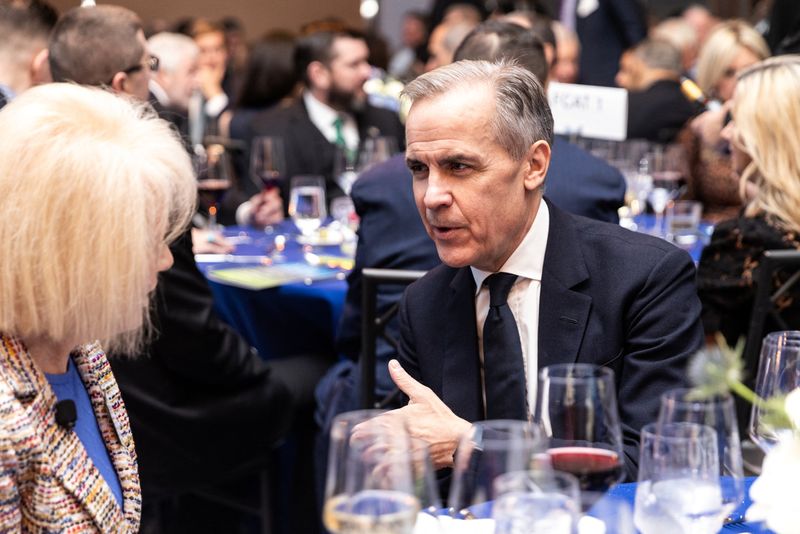 © Reuters. FILE PHOTO: Mark Carney, the UN Special Envoy on Climate Action and Finance, attends The Museum of American Finance Gala, at the Ziegfeld Ballroom in New York City, U.S., March 7, 2024. REUTERS/Jeenah Moon/ File Photo