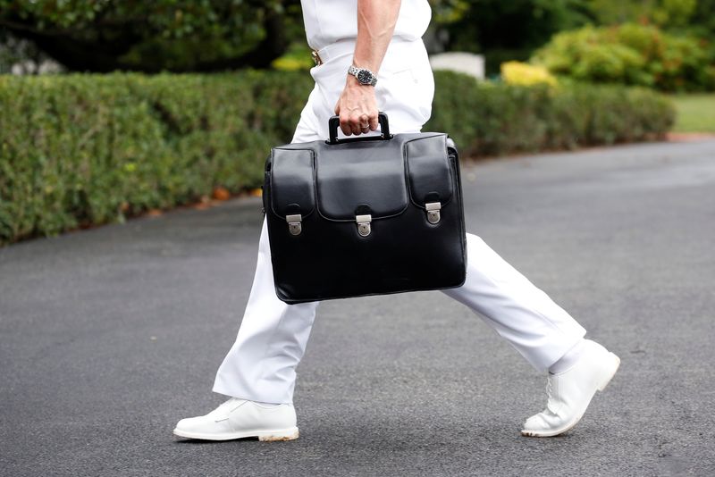 © Reuters. Nuclear-codes briefcase, Washington, D.C., July 24, 2018. REUTERS/Joshua Roberts