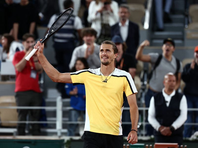 &copy; Reuters. Alexander Zverev comemora vitória na semifinal de Roland Garrosn07/06/2024nREUTERS/Yves Herman