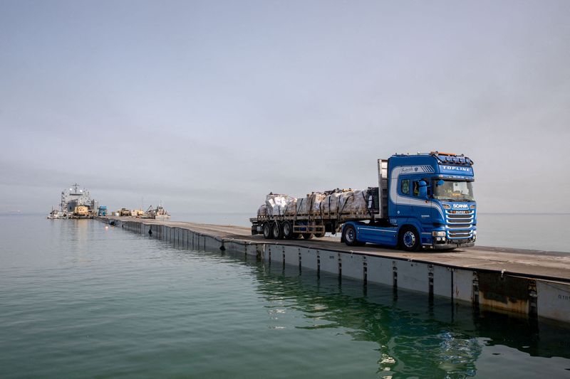 © Reuters. FILE PHOTO: A truck carries humanitarian aid across Trident Pier, a temporary pier to deliver aid, off the Gaza Strip, amid the ongoing conflict between Israel and the Palestinian Islamist group Hamas, near the Gaza coast, May 19, 2024. U.S. Army Central/Handout via REUTERS/File Photo