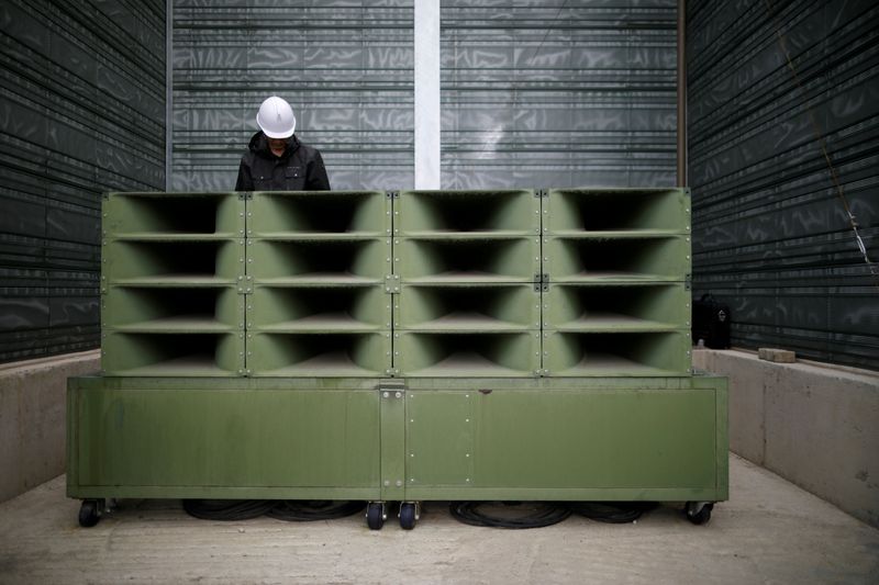 © Reuters. FILE PHOTO: A worker dismantles loudspeakers that were set up for propaganda broadcasts near the demilitarized zone separating the two Koreas in Paju, South Korea, May 1, 2018. REUTERS/Kim Hong-Ji/Pool/File Photo