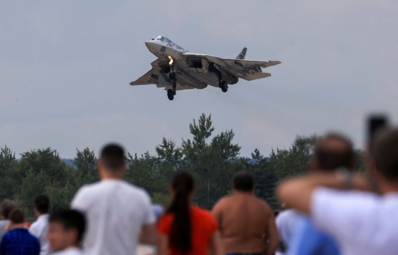 &copy; Reuters. FILE PHOTO: A Sukhoi Su-57 jet fighter performs during the MAKS 2021 air show in Zhukovsky, outside Moscow, Russia, July 25, 2021.  REUTERS/Tatyana Makeyeva/File Photo