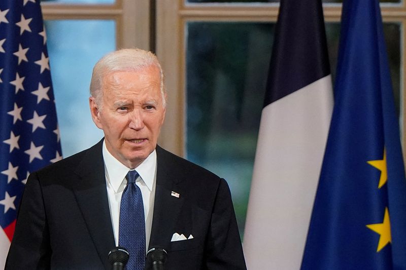 © Reuters. FILE PHOTO: U.S. President Joe Biden speaks at a state dinner held in his honor by French President Emmanuel Macron (not pictured), at the Elysee Palace, in Paris, France  June 8, 2024. REUTERS/Elizabeth Frantz/File Photo