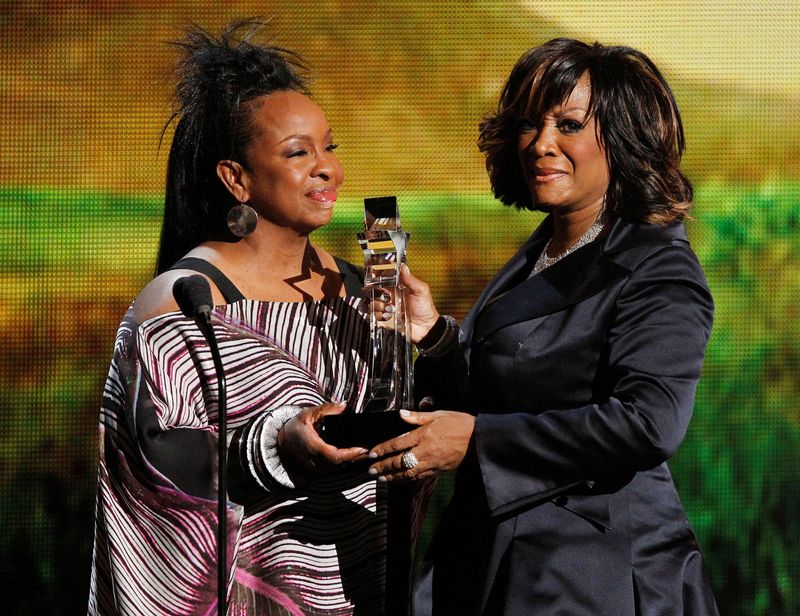 &copy; Reuters. FILE PHOTO: Patti LaBelle (R) accepts lifetime achievement award from Gladys Knight at the 2011 BET Awards in Los Angeles, California June 26, 2011.   REUTERS/Mario Anzuoni/File Photo