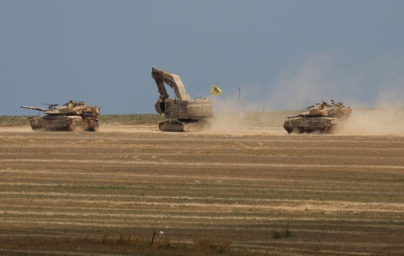 &copy; Reuters. Tanques israelenses manobram perto da fronteira Israel-Gazan14/05/2024nREUTERS/Amir Cohen