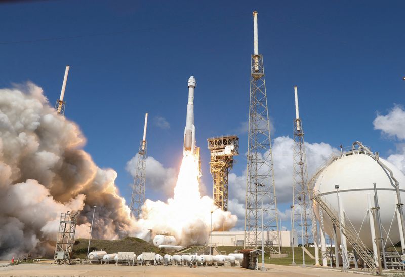 &copy; Reuters. Foguete carregando dois astronautas a bordo da espaçonave Starliner, da Boeing, é lançado em Cabo Canaveral, Flórida, EUA n05/06/2024 REUTERS/Joe Skipper/Arquivo