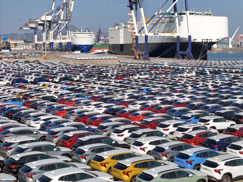 © Reuters. FILE PHOTO: Cars to be exported sit at a terminal in the port of Yantai, Shandong province, China January 10, 2024. China Daily via REUTERS/File Photo