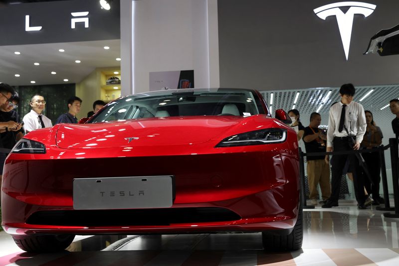 &copy; Reuters. FILE PHOTO: Tesla's new Model 3 sedan is seen displayed at the China International Fair for Trade in Services (CIFTIS) in Beijing, China September 2, 2023. REUTERS/Florence Lo