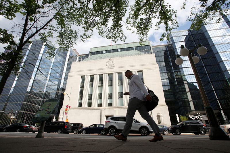 &copy; Reuters. A pedestrian walks past the Bank of Canada building in Ottawa, Ontario, Canada, May 23, 2017. REUTERS/Chris Wattie/File Photo