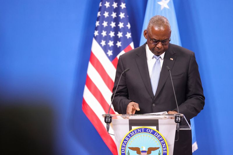 © Reuters. United States Secretary of Defense Lloyd Austin attends a press conference with Chairman of the U.S. Joint Chiefs of Staff Charles Q. Brown Jr. on the day of the NATO defence ministers' meeting at the Alliance's headquarters in Brussels, Belgium June 13, 2024. REUTERS/Johanna Geron