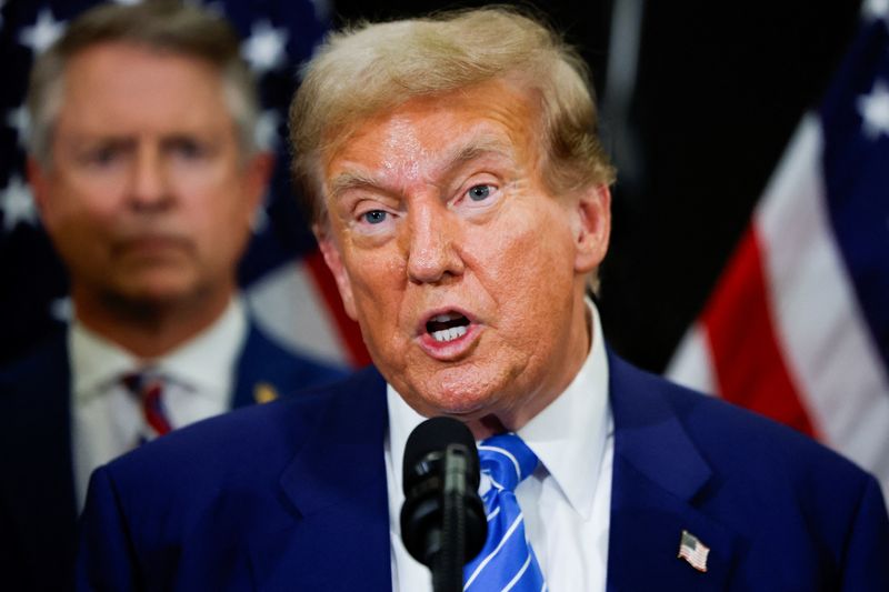 &copy; Reuters. Candidato presidencial republicano Trump fala a jornalistas após reuniões com republicanos no Capitólio, em Washingtonn13/06/2024nREUTERS/Evelyn Hockstein