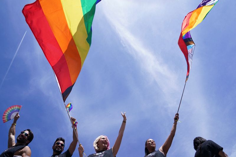 © Reuters. People take part in the annual LGBTQ+ Capital Pride parade in Washington, U.S., June 8, 2024. REUTERS/Nathan Howard/File Photo