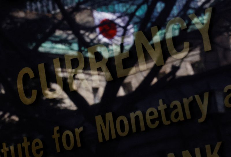 © Reuters. Japanese national flag is reflected on the signboard of the Currency Museum of the Bank of Japan in Tokyo, Japan March 18, 2024. REUTERS/Kim Kyung-Hoon/file photo