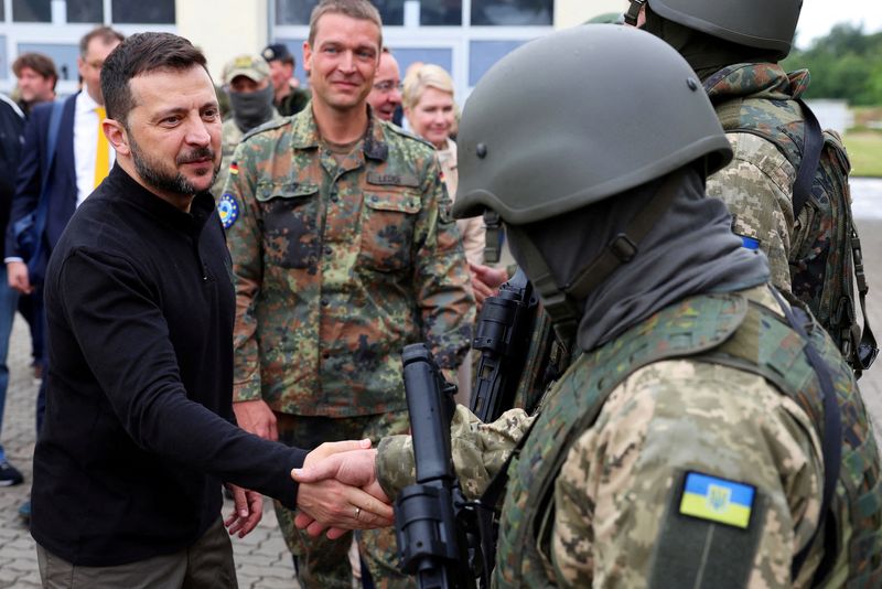 &copy; Reuters. FILE PHOTO: Ukrainian President Volodymyr Zelenskiy interacts with soldiers during his visit to a military training area to find out about the training of Ukrainian soldiers on the ?Patriot? anti-aircraft missile system, at an undisclosed location, in Ger