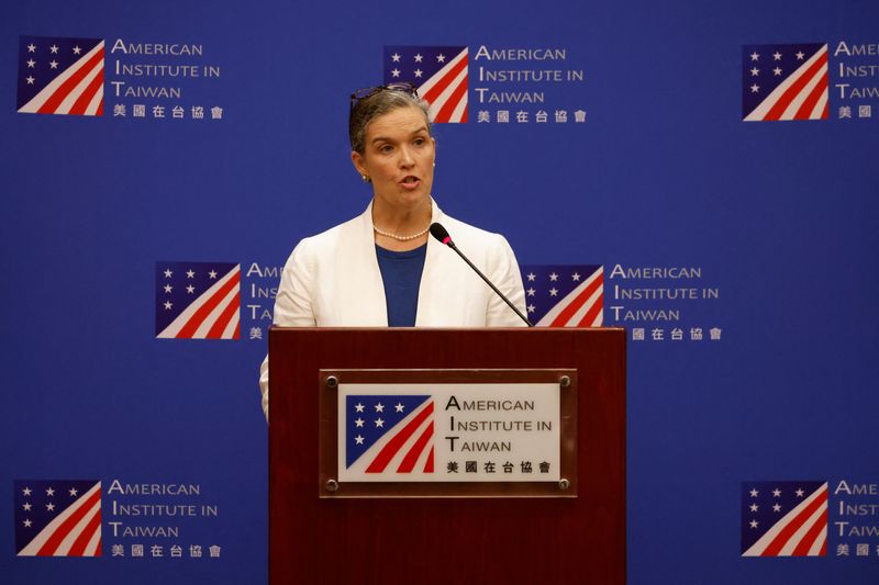 © Reuters. FILE PHOTO: American Institute in Taiwan (AIT) Director Sandra Oudkirk speaks during a press conference in Taipei, Taiwan June 14, 2024. REUTERS/Fabian Hamacher/File Photo