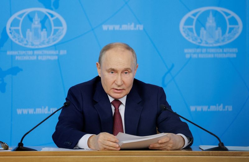 © Reuters. Russia's President Vladimir Putin delivers a speech during a meeting with the leadership of the Russian foreign ministry in Moscow, Russia June 14, 2024. REUTERS/Maxim Shemetov/ File Photo