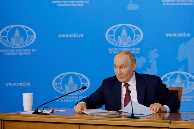 © Reuters. Russia's President Vladimir Putin attends a meeting with the leadership of the Russian foreign ministry in Moscow, Russia June 14, 2024. REUTERS/Maxim Shemetov