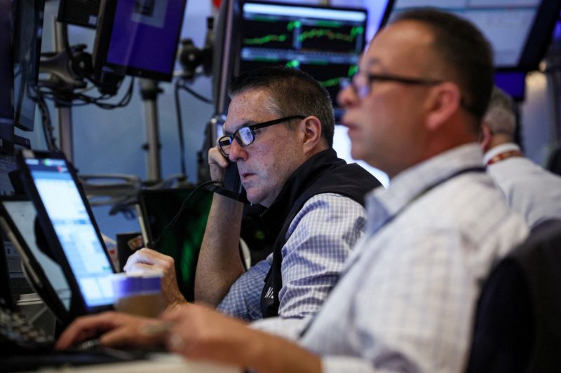 &copy; Reuters. Trader alla Borsa di New York (Nyse) a New York City, Stati Uniti, 12 giugno 2024.  REUTERS/Brendan McDermid
