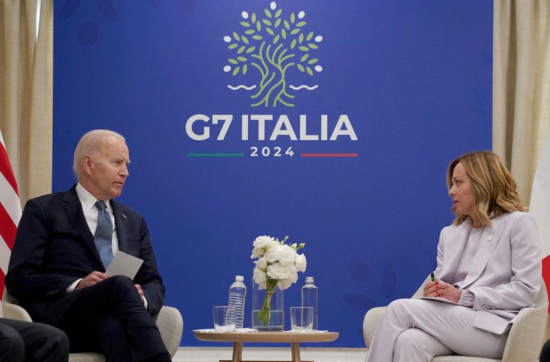 &copy; Reuters. U.S. President Joe Biden meets with Italian Prime Minister Giorgia Meloni on the second day of the G7 summit at the Borgo Egnazia resort, in Savelletri, Puglia, Italy, June 14, 2024. REUTERS/Kevin Lamarque