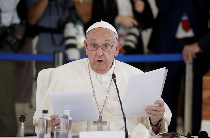 &copy; Reuters. Papa Francisco na cúpula do G7 em Borgo Egnazian 14/6/2024    REUTERS/Louisa Gouliamaki