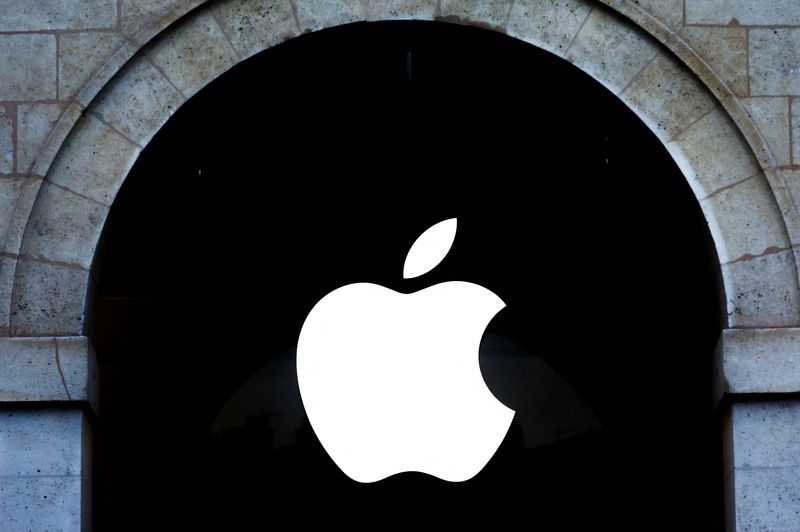 &copy; Reuters. Logo da Apple em Parisn6/3/2024 REUTERS/Gonzalo Fuentes/Arquivo