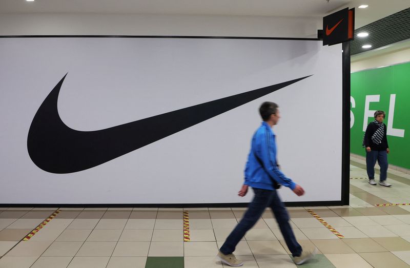 © Reuters. A closed Nike store in Saint Petersburg, Russia May 25, 2022. REUTERS/Anton Vaganov