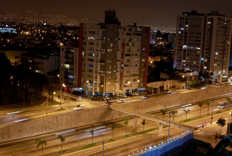 © Reuters. FILE PHOTO: A general view shows buildings and cars in Lima, Peru April 5, 2019. REUTERS/Henry Romero/File Photo