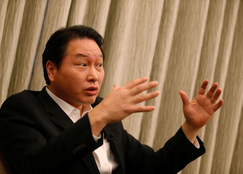 &copy; Reuters. FILE PHOTO: Chairman & CEO of SK Holdings, SK Innovation and SK Hynix Chey Tae-won speaks during an interview with Reuters in Seoul January 27, 2013. REUTERS/Lee Jae-Won/File Photo