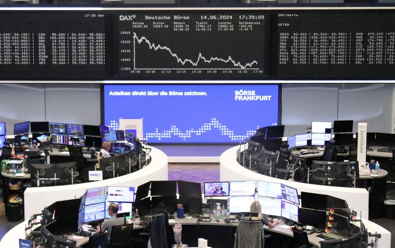© Reuters. FILE PHOTO: The German share price index DAX graph is pictured at the stock exchange in Frankfurt, Germany, June 14, 2024.     REUTERS/Staff/File Photo