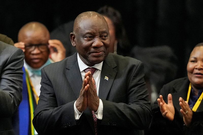 &copy; Reuters. Líder do ANC, Cyril Ramaphosa, foi reeleito presidente da África do Suln14/06/2024nREUTERS/Nic Bothma