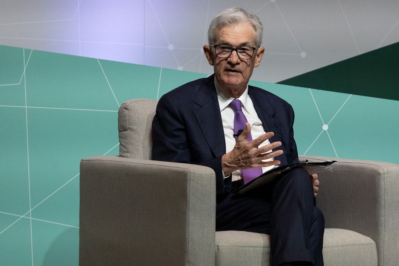 © Reuters. U.S. Federal Reserve Chair Jerome Powell speaks at the 2024 Business, Government & Society Forum at the Stanford Graduate School of Business in Stanford, California, U.S., April 3, 2024. REUTERS/Carlos Barria/File Photo