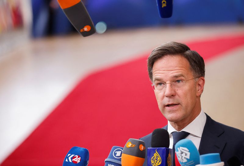 © Reuters. FILE PHOTO: Dutch Prime Minister Mark Rutte speaks to the media on the day of a European Union leaders informal summit in Brussels, Belgium June 17, 2024. REUTERS/Johanna Geron/File Photo