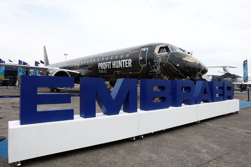 &copy; Reuters. Aeronave Embraer E195-E2 Profit Hunter é exibida no 54º International Paris Air Show no Aeroporto Le Bourget, perto de Paris, Françan20/06/2023nREUTERS/Benoit Tessier 