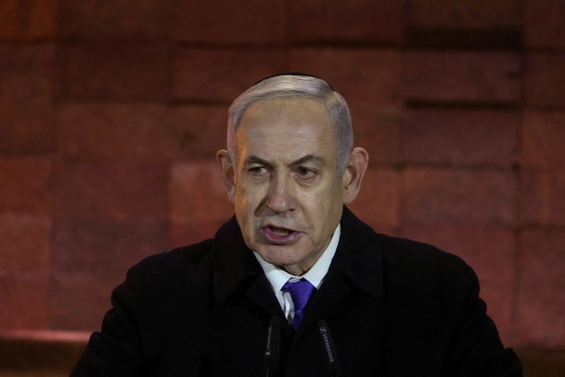 © Reuters. FILE PHOTO: Israeli Prime Minister Benjamin Netanyahu speaks during the opening ceremony marking Israel's national Holocaust Remembrance Day at Yad Vashem, the World Holocaust Remembrance Center, in Jerusalem May 5, 2024. REUTERS/Ronen Zvulun/File Photo