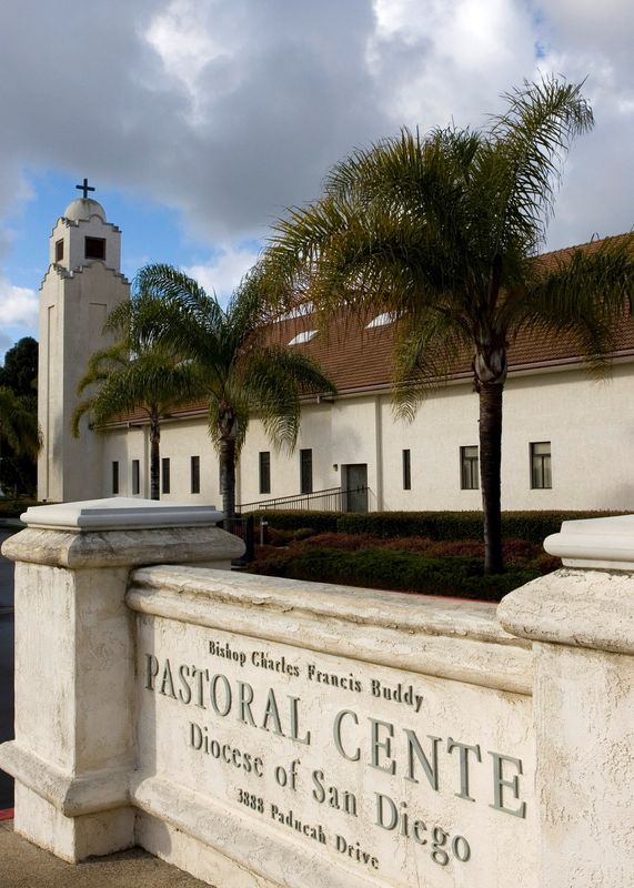 © Reuters. FILE PHOTO: A view of the San Diego Diocesan Pastoral Center, headquarters for the Roman Catholic Church in San Diego, California February 28, 2007. REUTERS/Fred Greaves/File Photo