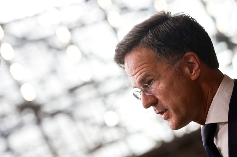 © Reuters. FILE PHOTO: Dutch Prime Minister Mark Rutte speaks to the media on the day of a European Union leaders informal summit in Brussels, Belgium June 17, 2024. REUTERS/Johanna Geron/File Photo