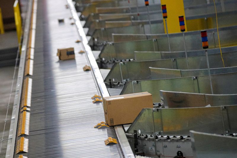 &copy; Reuters. FILE PHOTO: Packages are transported on a sorting machine inside Amazon's JFK8 distribution center in Staten Island, New York, U.S. November 25, 2020.  REUTERS/Brendan McDermid./File Photo