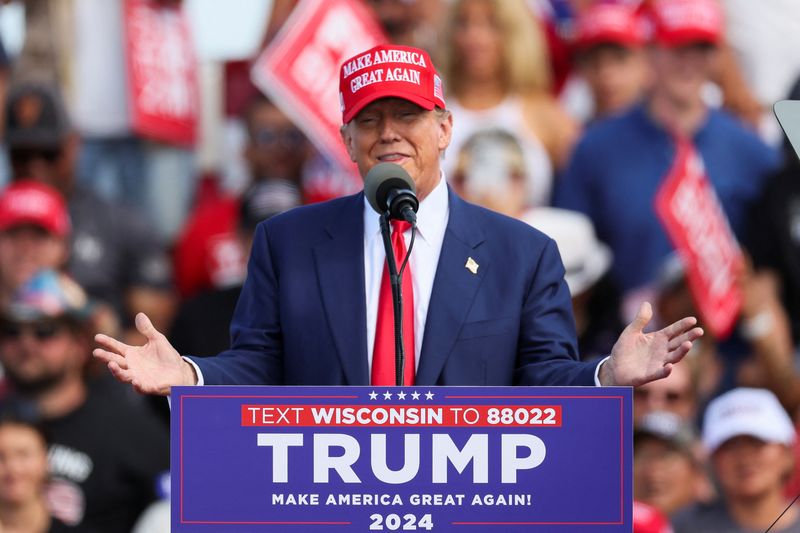&copy; Reuters. Ex-presidente dos EUA e candidato presidencial republicano Trump realiza evento de campanha em Racinen18/06/2024nREUTERS/Brendan McDermid