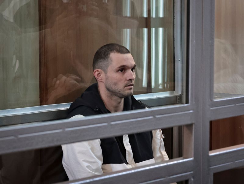 © Reuters. Gordon Black, a U.S. Army staff sergeant, who was detained in Russia on May 2 on suspicion of stealing from a woman he was in a relationship with, appears in a court in Vladivostok, Russia, June 6, 2024. REUTERS/Tatiana Meel/ File Photo