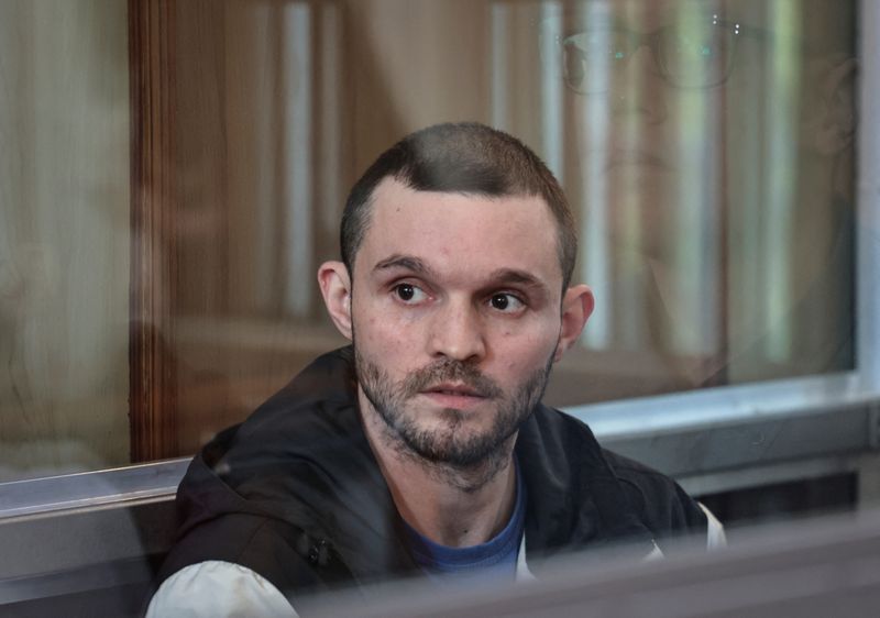 © Reuters. Gordon Black, a U.S. Army staff sergeant, who was detained in Russia on May 2 on suspicion of stealing from a woman he was in a relationship with, appears in a court in Vladivostok, Russia, June 19, 2024. REUTERS/Tatiana Meel