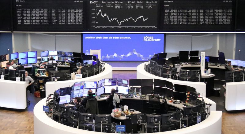 © Reuters. The German share price index DAX graph is pictured at the stock exchange in Frankfurt, Germany, June 17, 2024.     REUTERS/Staff/ File Photo