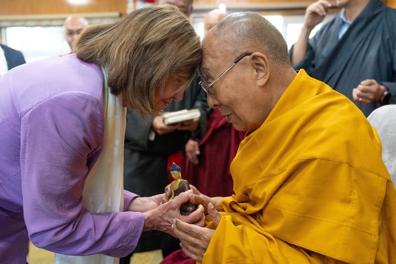 &copy; Reuters. Tibetan spiritual leader, the Dalai Lama exchanges greetings with former U.S. House Speaker Nancy Pelosi during their meeting at Dharamshala, Himachal Pradesh, India, June 19, 2024. Tenzin Choejor/Office of His Holiness the Dalai Lama/Handout via REUTERS 