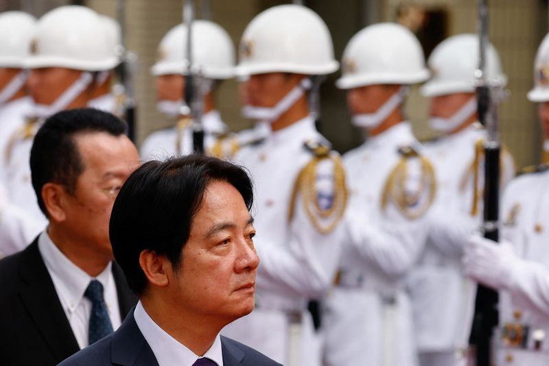 &copy; Reuters. Presidente de Taiwan, Lai Ching-te, visita academia militar em Kaohsiungn16/06/2024 REUTERS/Ann Wang