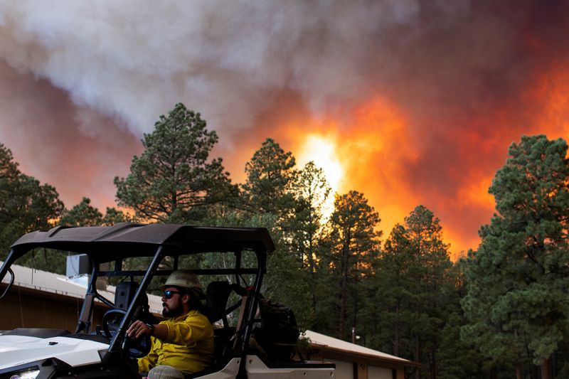 &copy; Reuters. Incêndio South Fork perto de Ruidoso, no Novo Méxicon17/06/2024nREUTERS/Kaylee Greenlee Beal