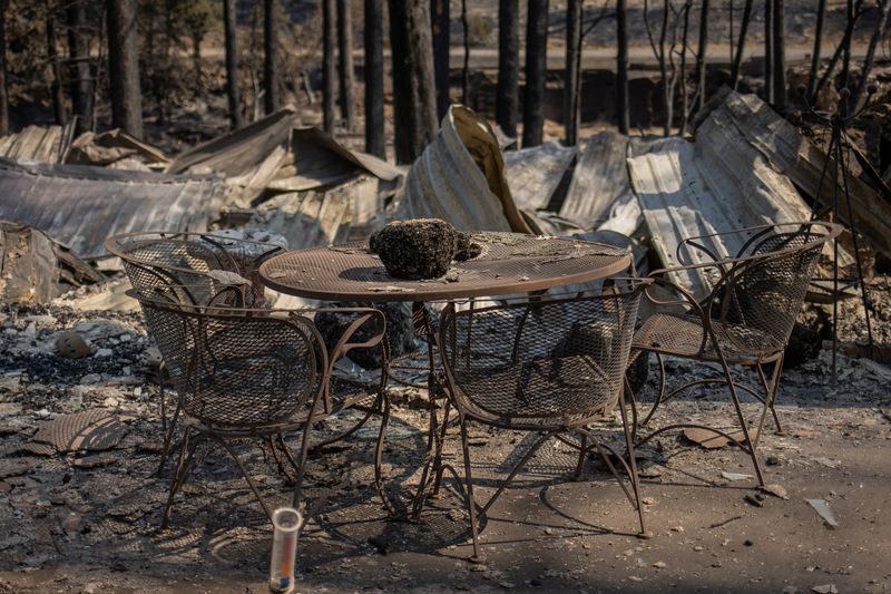 © Reuters. Destroyed furniture sits outside a levelled residence in the aftermath of the South Fork fire in Alto, New Mexico, U.S., June 19, 2024.  REUTERS/Adrees Latif