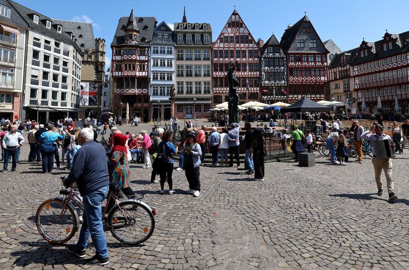 &copy; Reuters. FILE PHOTO: A general view shows the main square Roemer ( The Roman ) in Frankfurt, May 20, 2024. REUTERS/Kai Pfaffenbach/File Photo