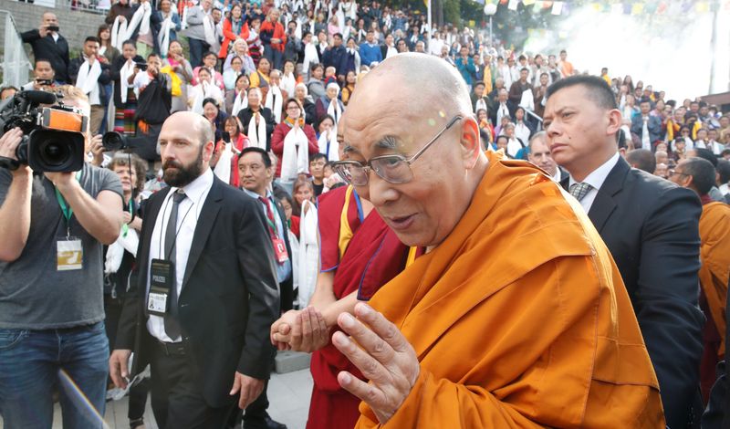 &copy; Reuters. FILE PHOTO: Tibetan spiritual leader the Dalai Lama arrives for his visit to the Tibet Institute Rikon in Rikon, Switzerland September 21, 2018.  REUTERS/ Arnd Wiegmann/File Photo