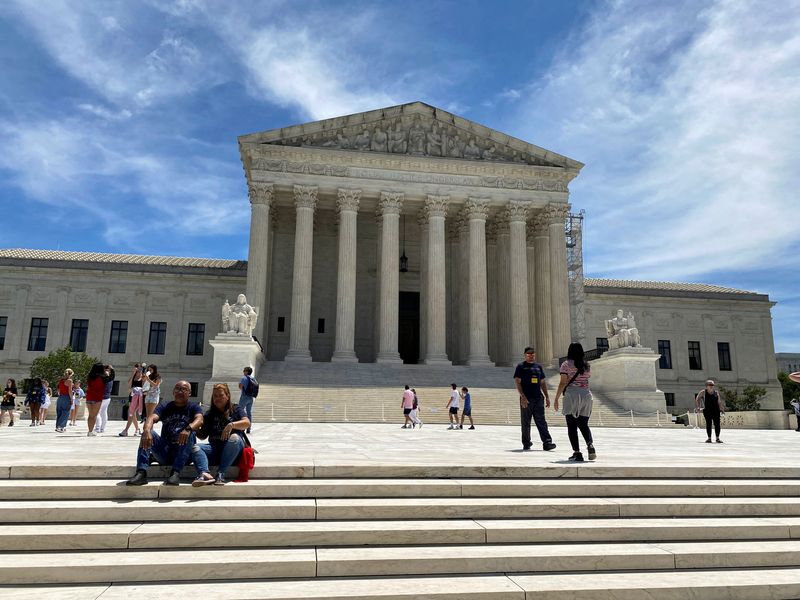 &copy; Reuters. FILE PHOTO: A general view of the U.S. Supreme Court building in Washington, U.S., June 1, 2024. REUTERS/Will Dunham/File Photo