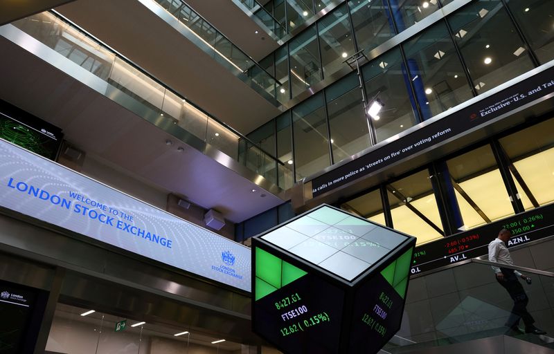 © Reuters. FILE PHOTO: A man walks past trading screens in the lobby of the London Stock Exchange in London, Britain, May 14, 2024. REUTERS/Hannah McKay/File Photo