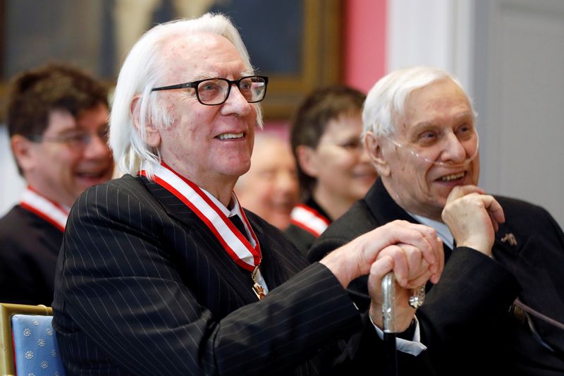 © Reuters. File photo: Actor Donald Sutherland smiles after being promoted to the rank of Companion in the Order of Canada by Canada's Governor General Julie Payette during a ceremony at Rideau Hall in Ottawa, Ontario, Canada November 21, 2019. REUTERS/Blair Gable/File photo